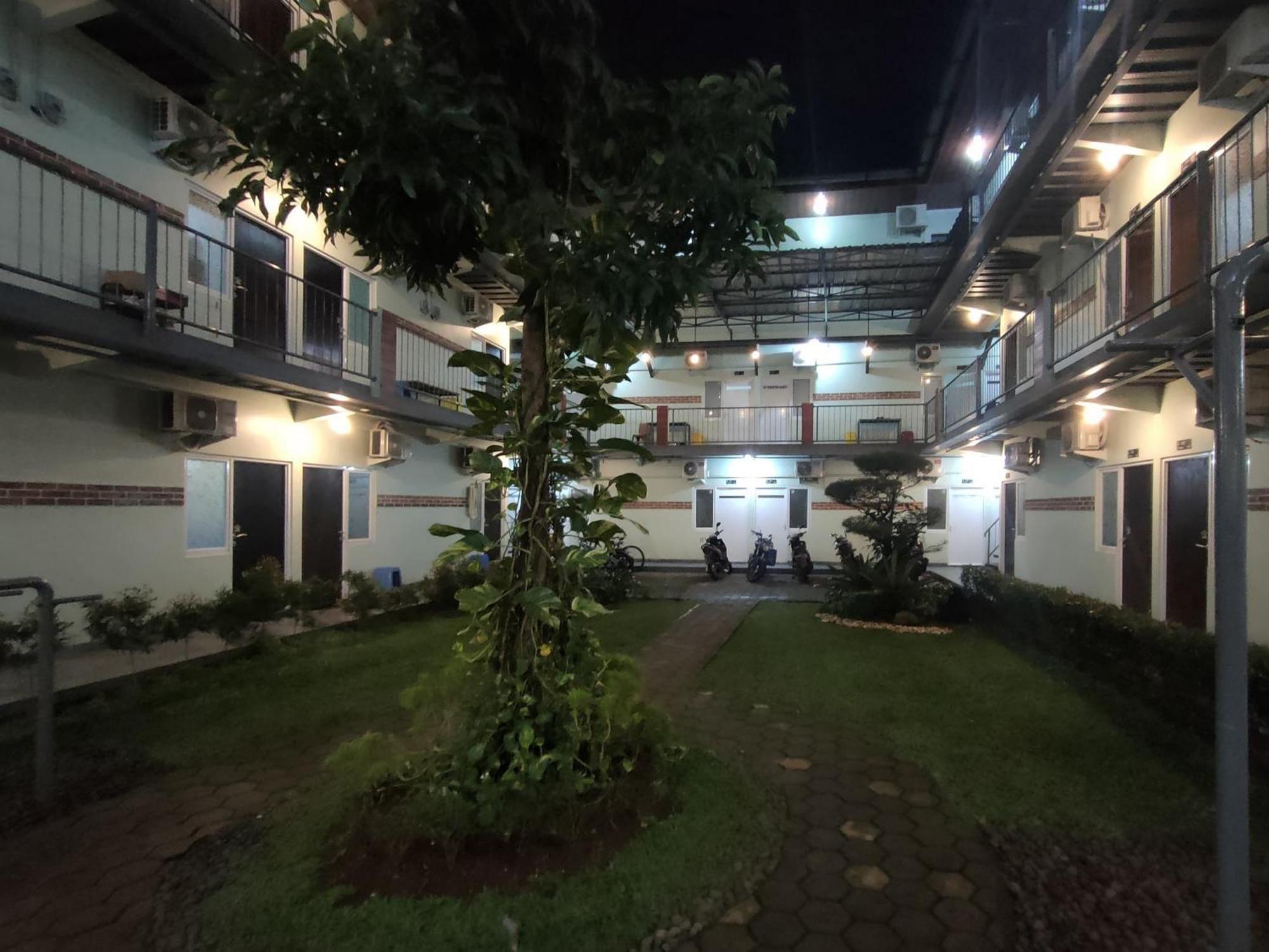 Puspiptek Residence Syariah Mitra Reddoorz Серпонг Екстериор снимка